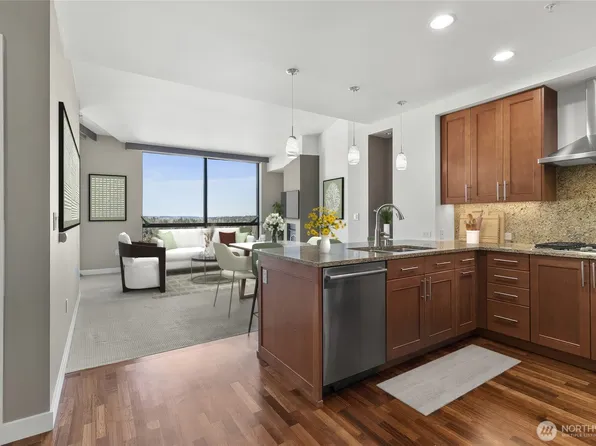 10610 NE 9th Place #2206, Bellevue, WA 98004