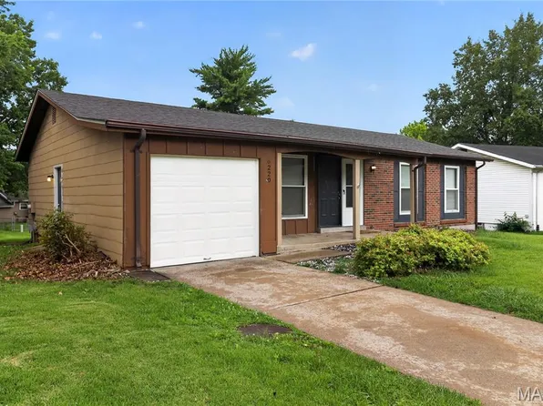 6220 Pennyrich Ct, Florissant, MO 63033