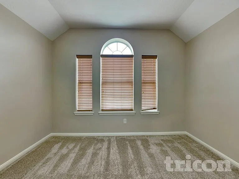 8523 W Highlands Xing — Photo 14