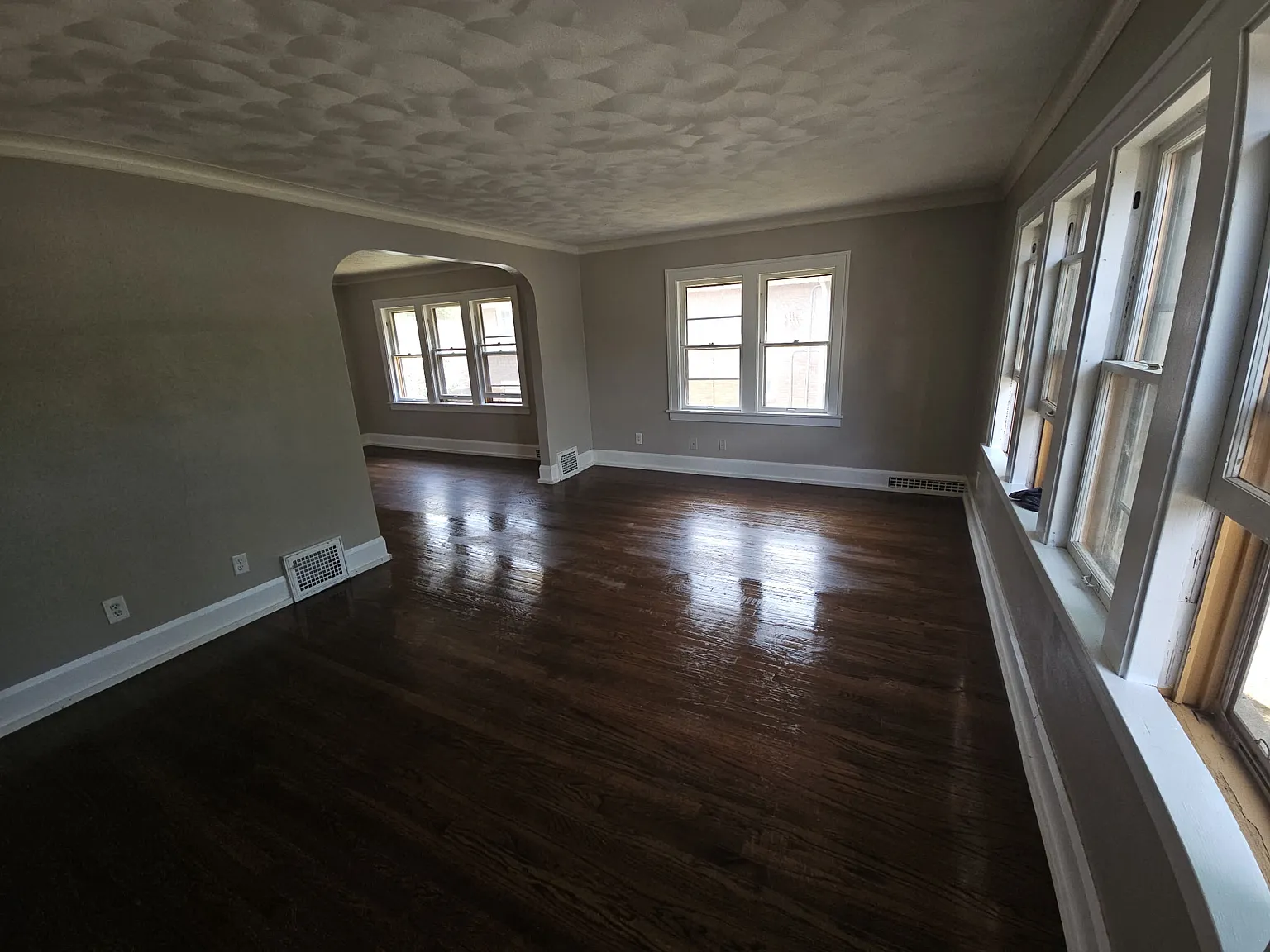 1311 Evelyn St - 2 — Photo 3
