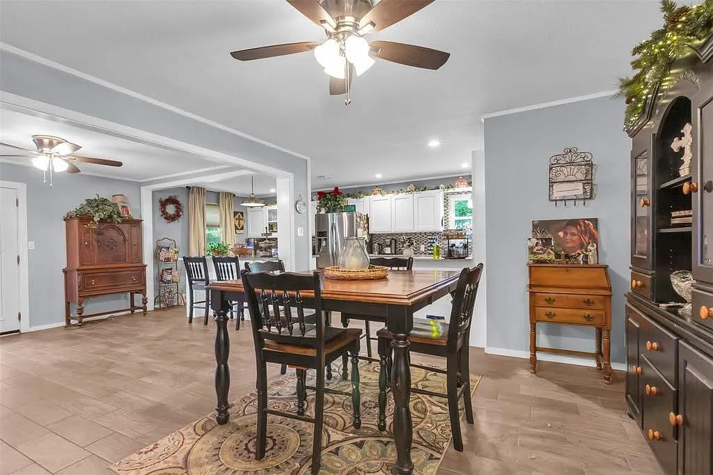 4 bed, 2000 sqft, $2,500 — Photo 2