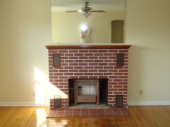 Living Room w/ Gas Fireplace