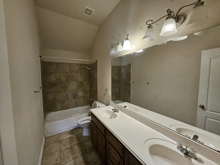 3049 Trinity Lakes Dr — Photo 29