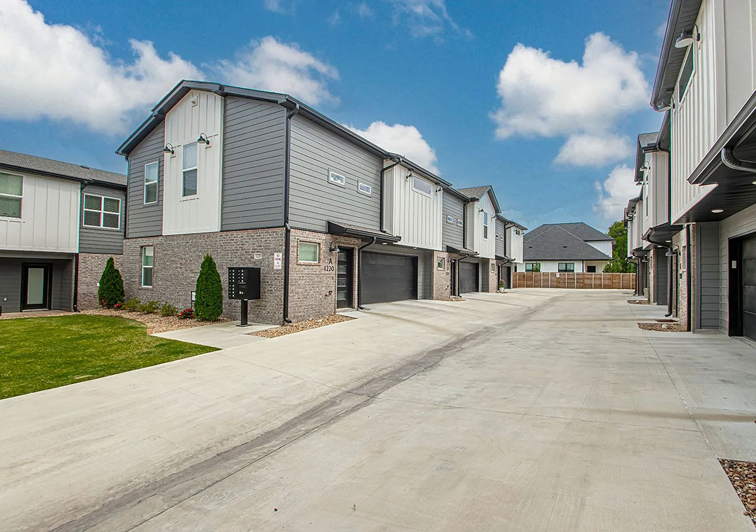 Riverwalk Townhomes - 1220 W. 4th Street — Photo 1