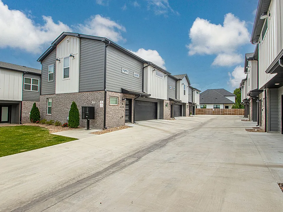 Riverwalk Townhomes - 1220 W. 4th Street