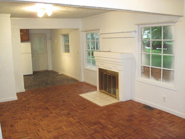 1st image of 7524 Rosslyn Ave