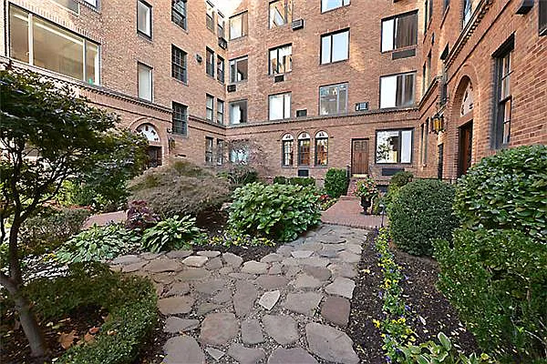 Sold by New York Private Realty Group | media 27