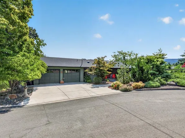 676 Cherry Ln, Ashland, OR 97520