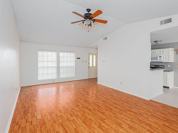 5th image of 1449 Larchmont Dr