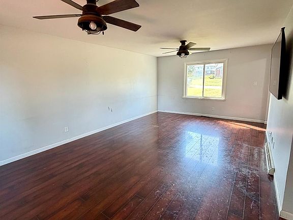 5th image of 264 Raymond Dr