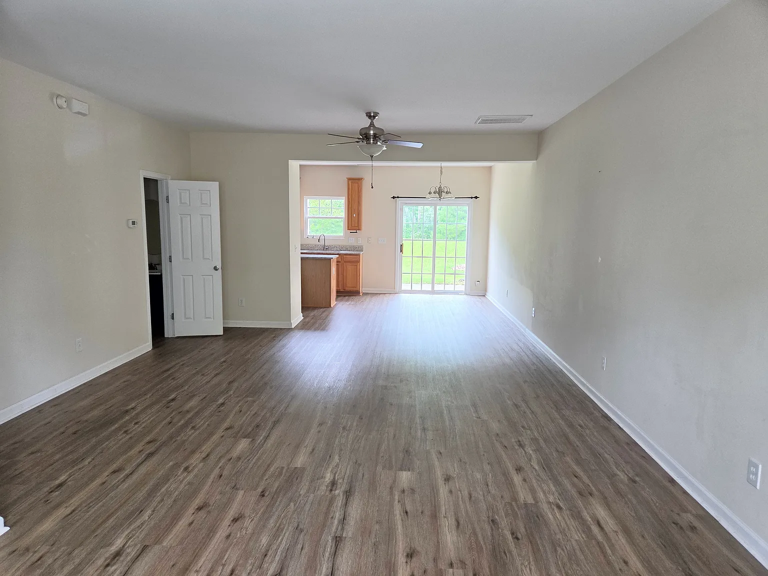 3 bed, 2.5 bath, 1500 sqft, $1,799 — Photo 3