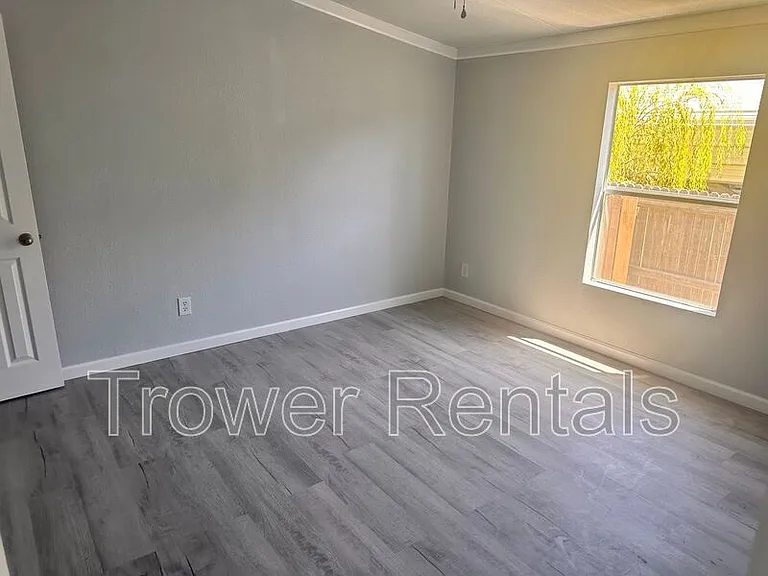 237 Orchard Dr — Photo 17