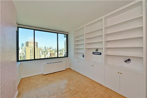 Sold by Century 21 Metropolitan | media 9