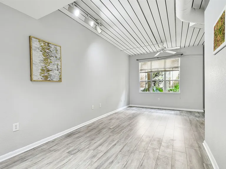 2402 W Azeele St #418 — Photo 21