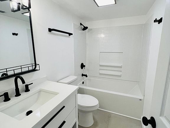 4th image of 215 Parkwood Cir