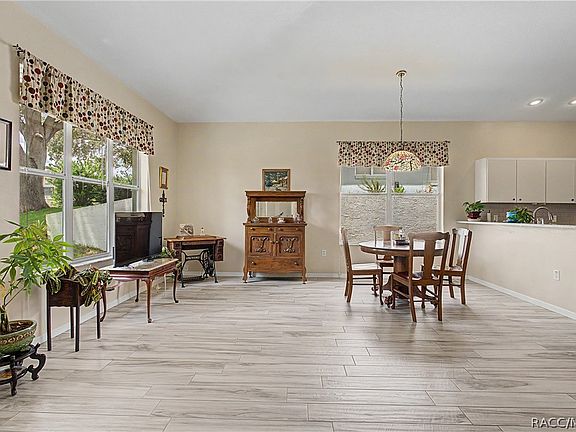 5th image of 4614 N Crestline Dr