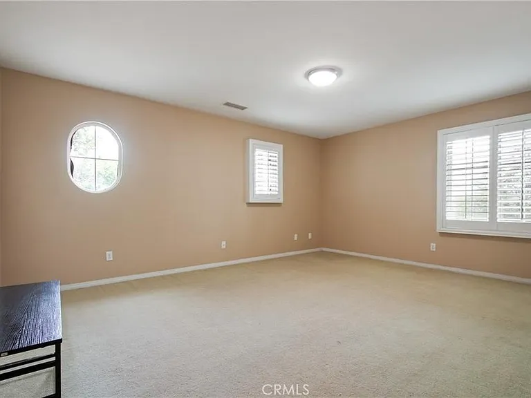 823 Canterbury Ln — Photo 29