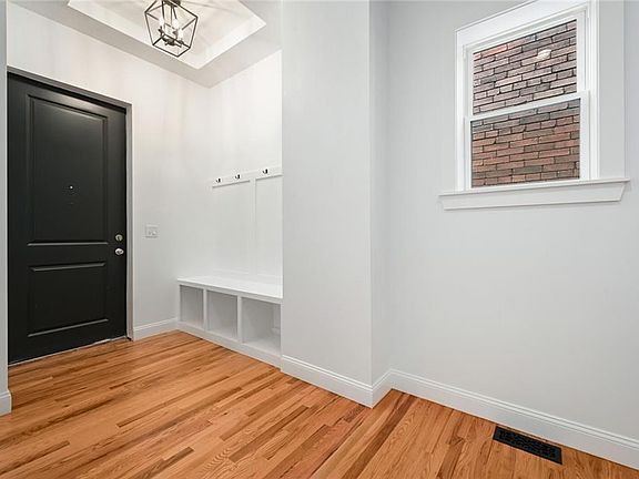 4th image of 2120 Jefferson St