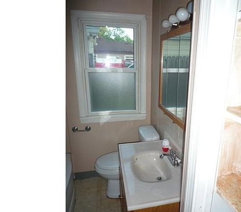 5th image of 1065 Merton Ave