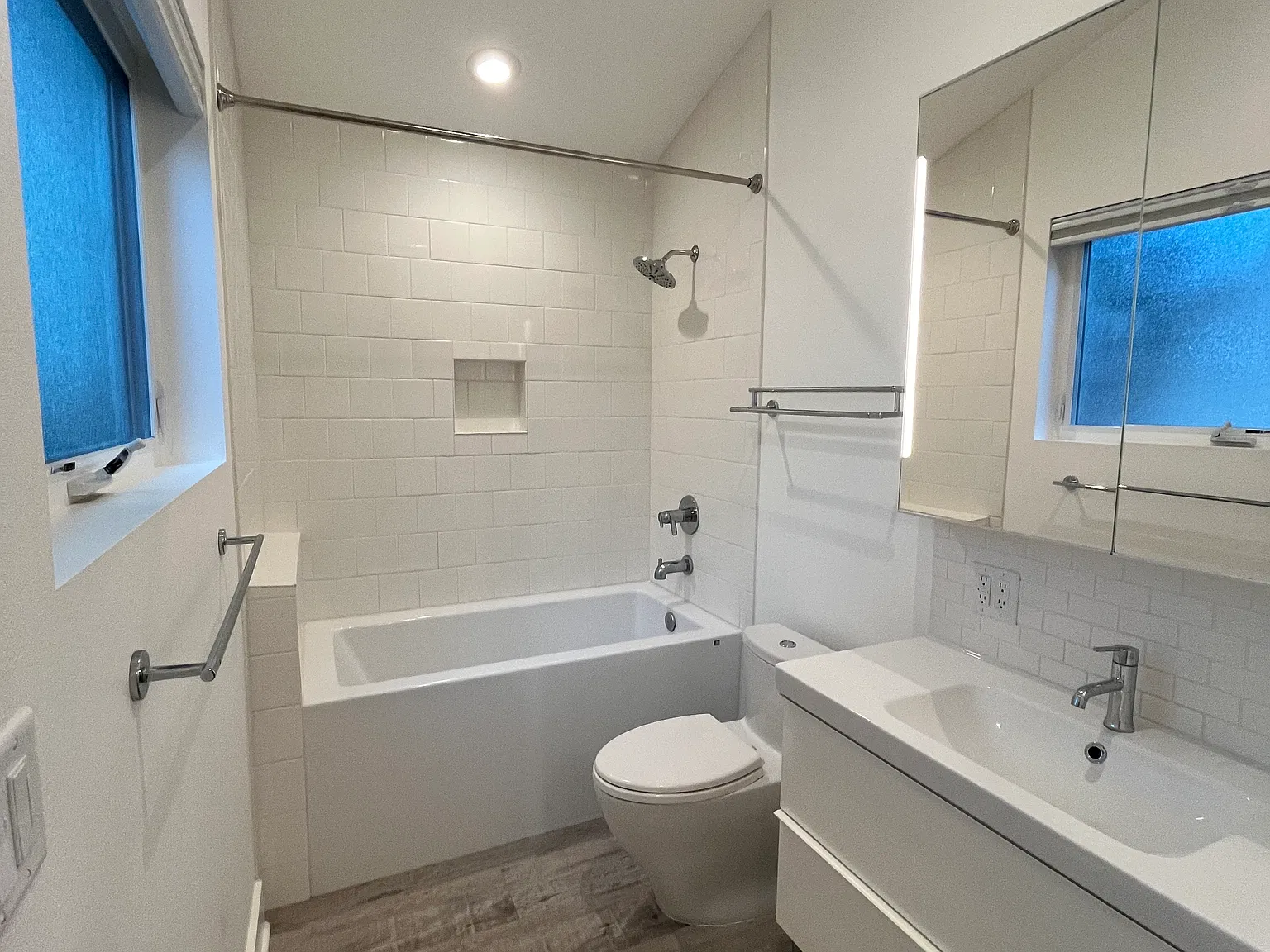 7228 N Villard Ave — Photo 3