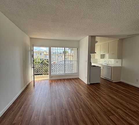 2nd image of 2656 S Barrington Ave APT 4