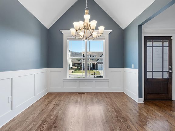 4th image of 7559 Hollydale Ln