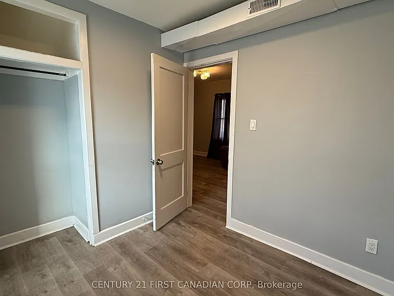 1072 Dundas St #3 — Photo 10