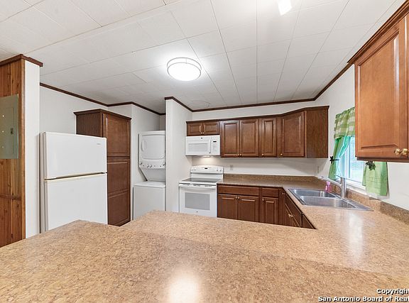 3rd image of 172 W 36th St