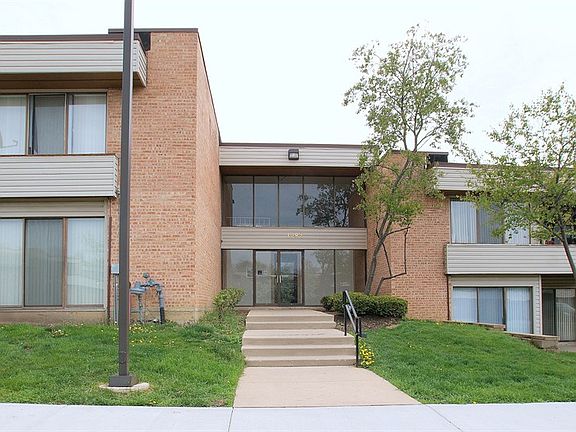 2nd image of 1095 N Sterling Ave APT 117