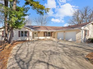 1260 Lakeshore Dr, Menasha, WI 54952