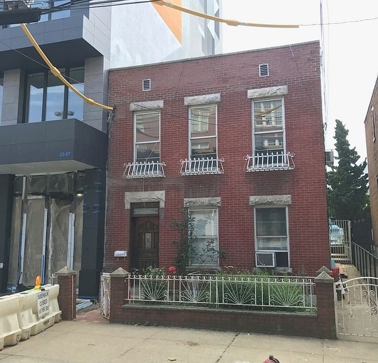 1st image of 2371 31st St
