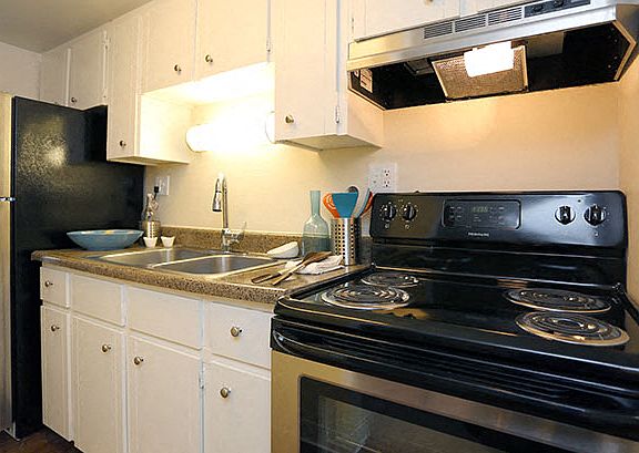 3rd image of 1001 S Havana St APT 311