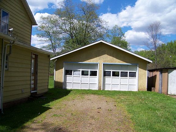 4th image of 133 Sportsmans Ln