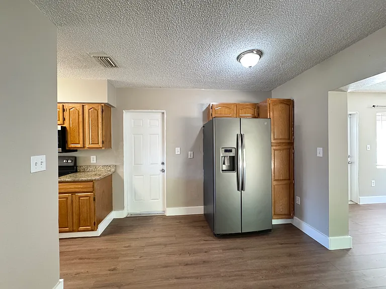 310 Longwood Dr — Photo 13
