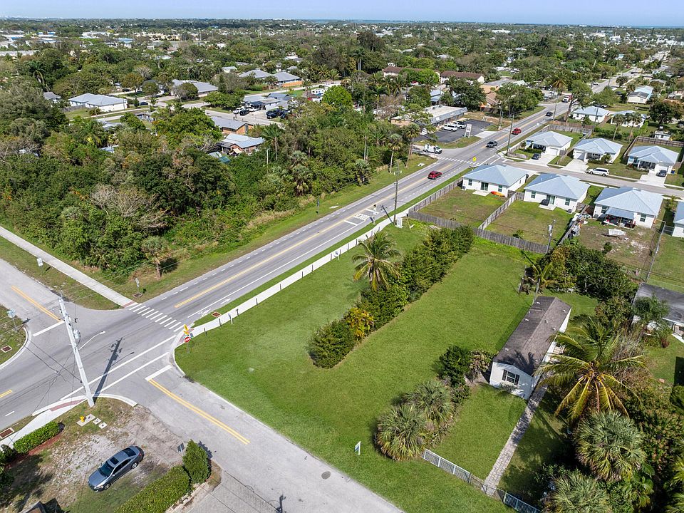 2nd image of 5161 SE Kingfish Avenue