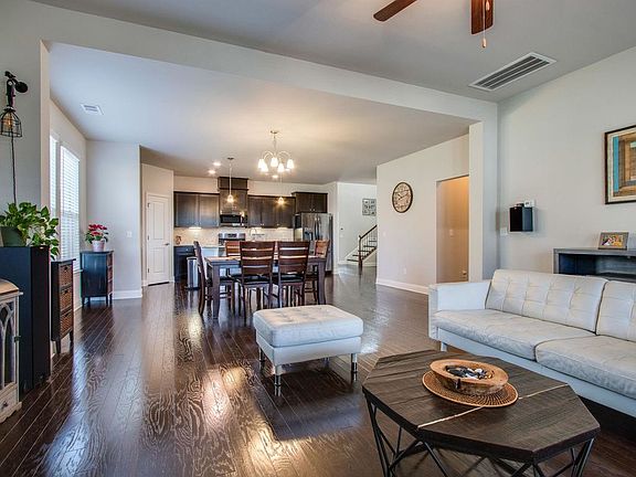 5th image of 417 Black Thorn Ln