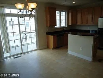 Very Nice End Unit Townhouse In Gaithersburg, Md — Photo 2