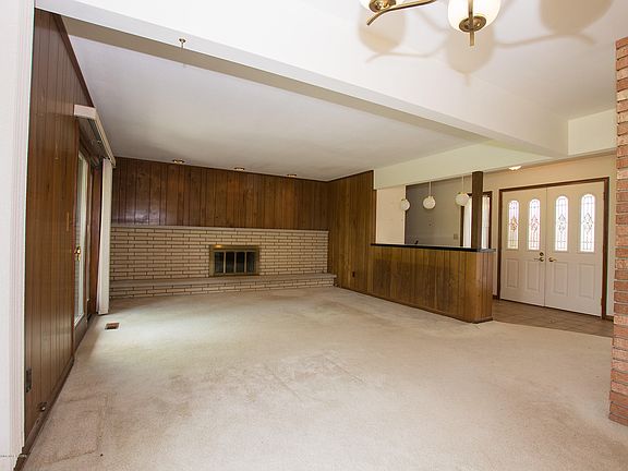 3rd image of 10928 Countryside Dr