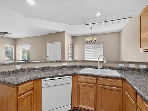 3rd image of 6800 Vista Del Norte Dr NE Building 21