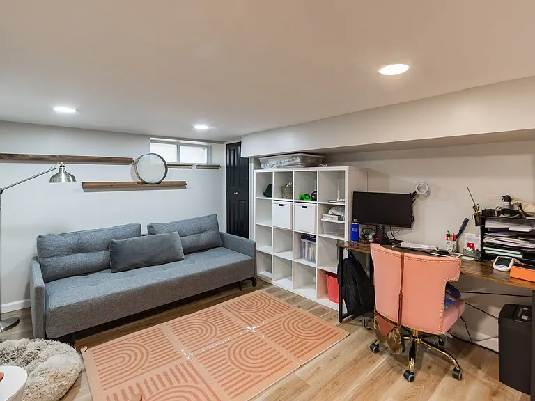 2042 E Fletcher St — Photo 12
