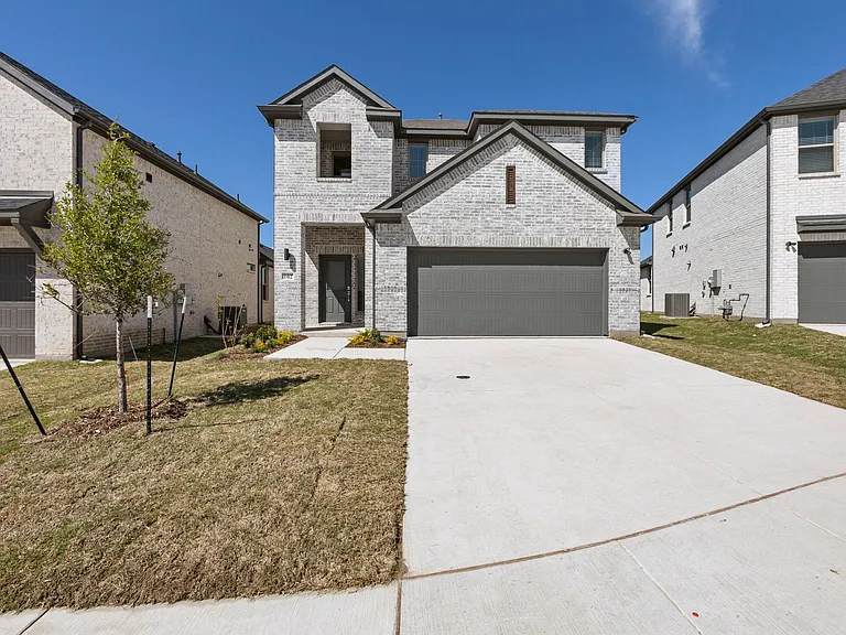 102 Travine Dr — Photo 1