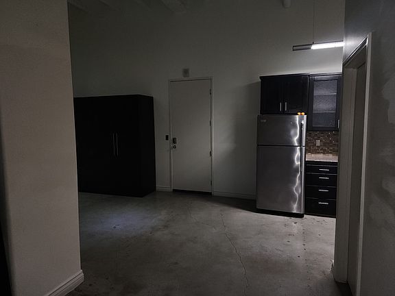 4th image of 314 W 5th St #224