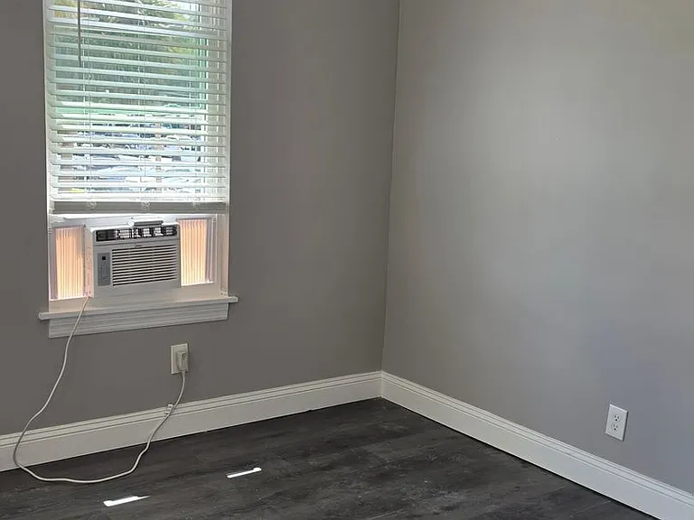 202 Luella Ct — Photo 6