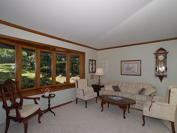 3rd image of 812 Knollwood Ct