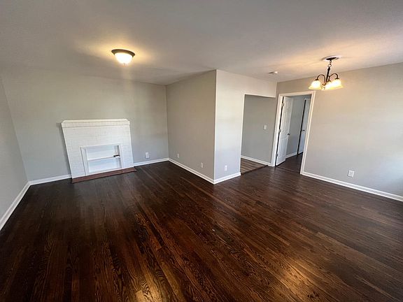 3rd image of 403 E 92nd Ter