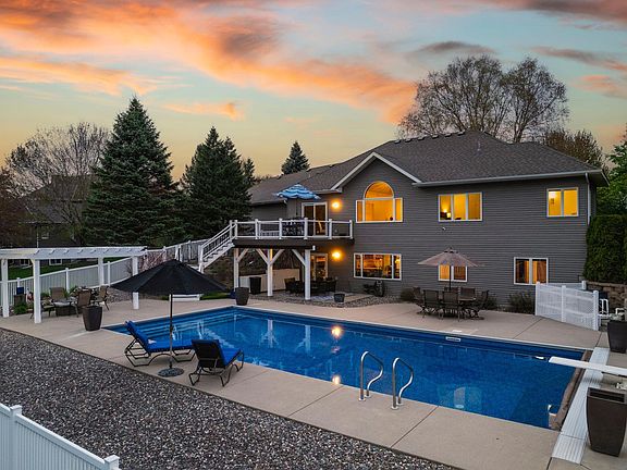 4th image of 652 136th Ln NE