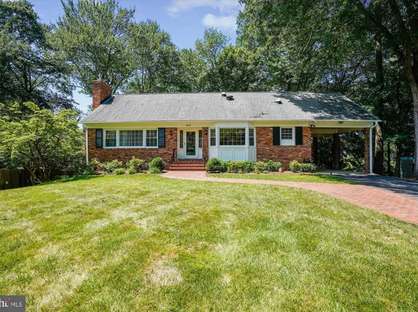 8426 Blakiston Ln, Alexandria, VA 22308