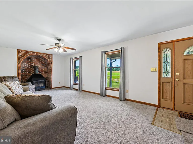 13245 Croom Rd — Photo 1