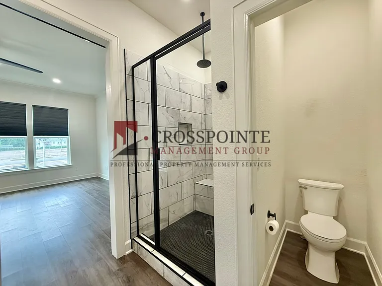548 W Erwin St — Photo 19
