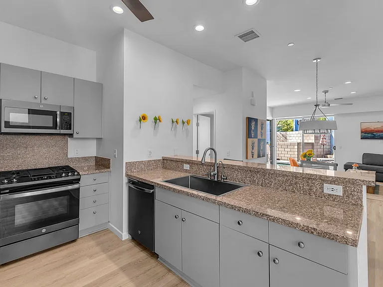220 Enterprise Way — Photo 28